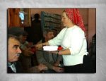 cocuklari-icin-kahvede-calisiyor.jpg